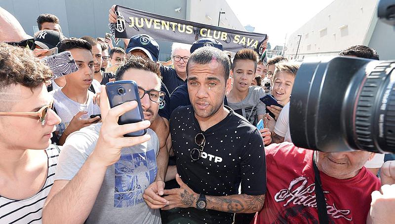 Juventus, Dani Alves'i kadrosuna kattı-1