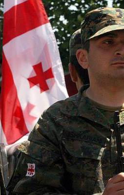 Komşuda zorunlu askerlik kaldırıldı