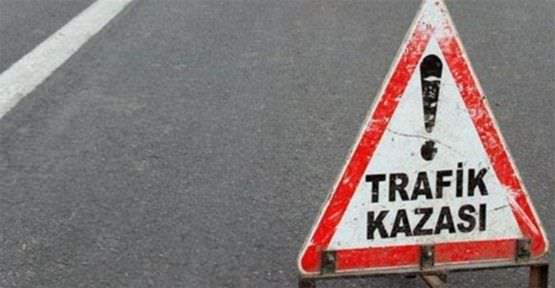 TEM Otoyolu'nda minibüs devrildi: 3 yaralı