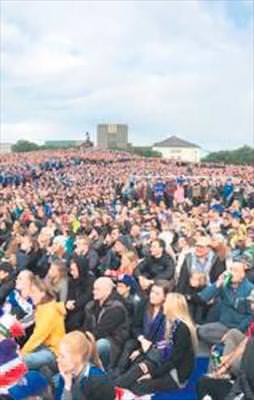 Reykjavik’in yarısı meydanda!