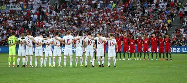 EURO 2016’da İstanbul için saygı duruşu
