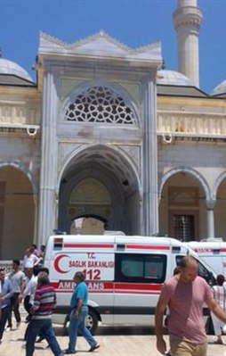 Camide 'canlı bomba' alarmı