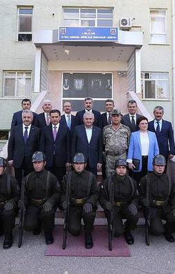 Başbakan Yıldırım'dan askerlere ziyaret