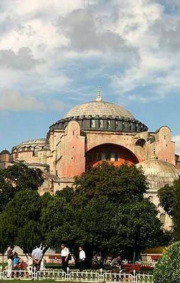 Ayasofya'da 85 yıl sonra sabah ezanı okundu