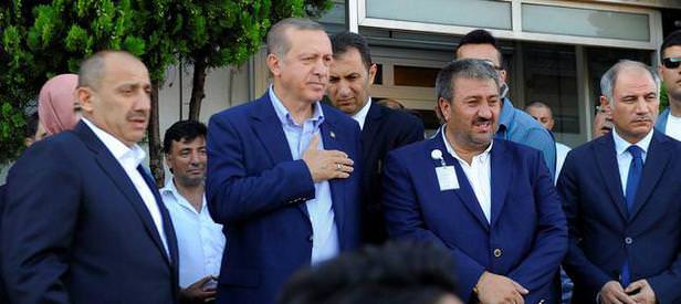 Erdoğan, havalimanındaki taksicileri ziyaret etti