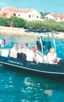 Rakitic’i taşladılar