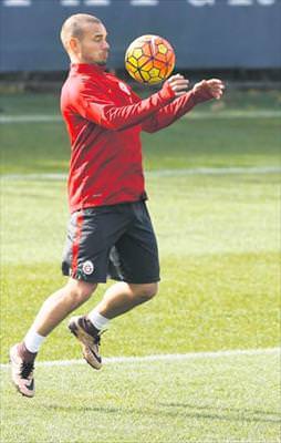 Sneijder’e ağır fatura 750 bin euro ceza