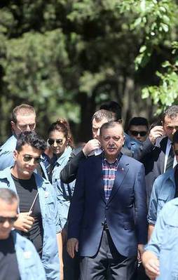 Cumhurbaşkanı Erdoğan'dan kabir ziyareti