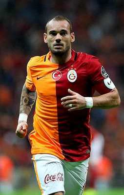 Wesley Sneijder Milan yolunda!