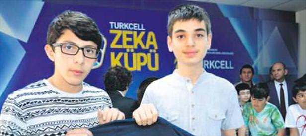 Gençlerden akıllı tişört