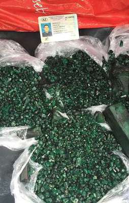 Çay kutusunda 1 milyon dolarlık zümrüt