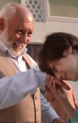 Bayram filmini Başbakan seslendirdi
