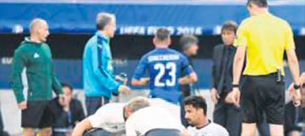 Khedira’dan Almanya’ya kötü haber