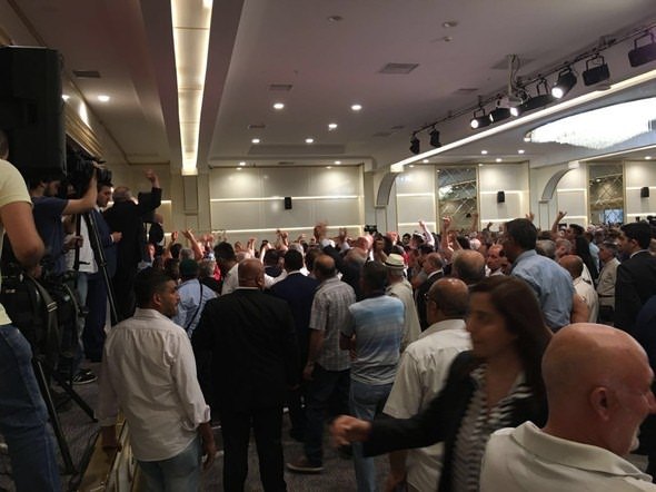 Akşener'in bayramlaşma töreninde olay çıktı-1