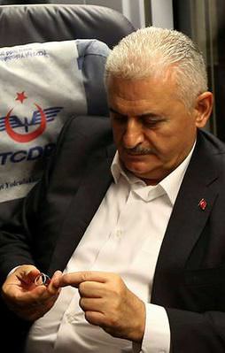 Başbakan Yıldırım'ın "özel" yüzüğü