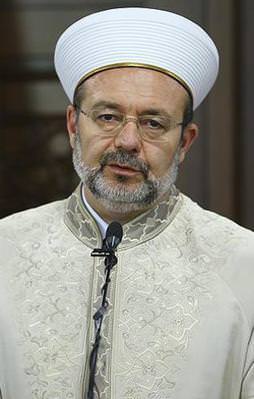 Görmez: Kabe bizim kıblegahımızdır