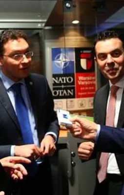 Erdoğan Bulgar bakana da sigarayı bıraktırdı