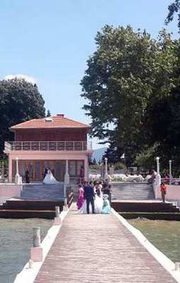 Atatürk’ün köşkündeki düğünlere tepki