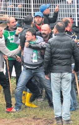 Boğalar değil sahipleri kapıştı