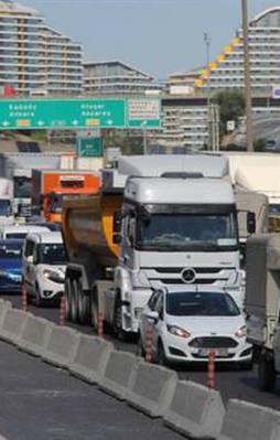 İstanbul'da trafik felç oldu