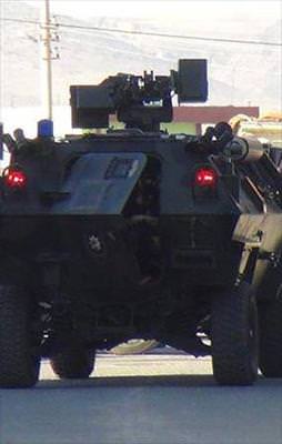 Tek tek teslim oluyorlar