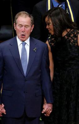 Bush'tan cenazede tepki çeken dans
