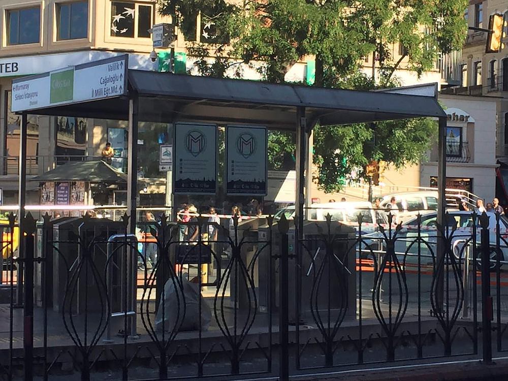 Sirkeci durağında şüpheli paket alarmı!-1