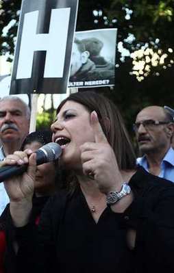 HDP'ye Türk bayraklı protesto