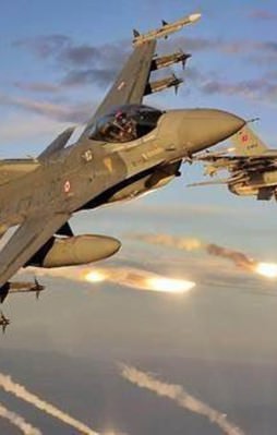 Savaş uçakları peş peşe havalandı