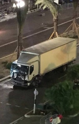 Fransa'daki terör saldırısından ilk görüntüler!