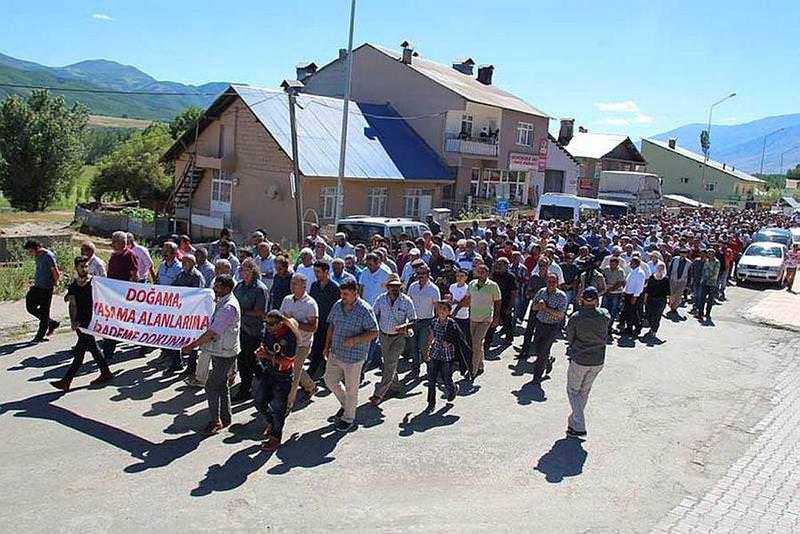 HDP barikatı protesto etti PKK saldırdı