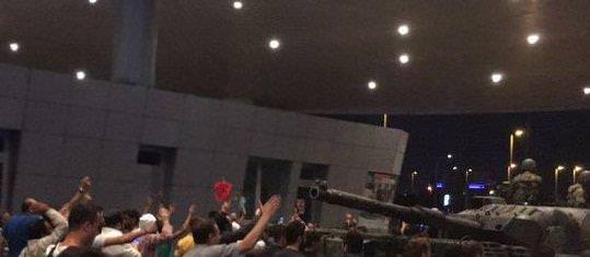 Askerler Atatürk Havalimanı'ndan çekiliyor-1