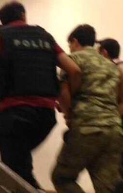 Komutandan askere kışlaya dön emri