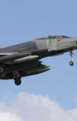 TSK'ya ait jetler Ankara'ya havalandı