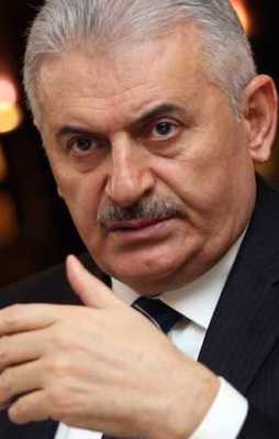 Başbakan: Vatandaşlarımız meydanlardan ayrılmasın