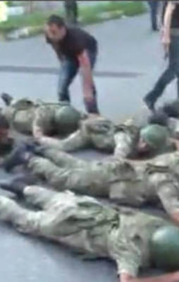 O darbeci kalleşler de tek tek böyle teslim oldu!