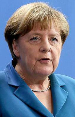 Merkel'den darbe girişimine sert kınama