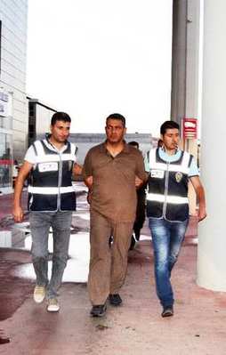 Darbeci komutanlar Yunanistan'a kaçarken yakalandı