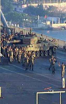 FETÖ'nün darbe girişimi 22 saatte bertaraf edildi