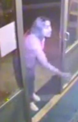 Sela okuyan müezzine taşlı saldırı