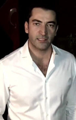 Ünlülerden Demokrasi ve Birlik Mesajları