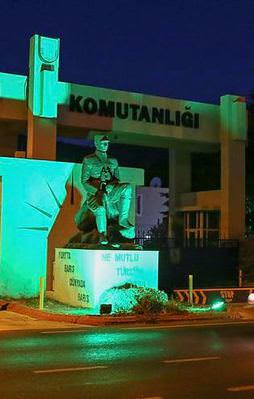 İzmir'de iki merkezde operasyon