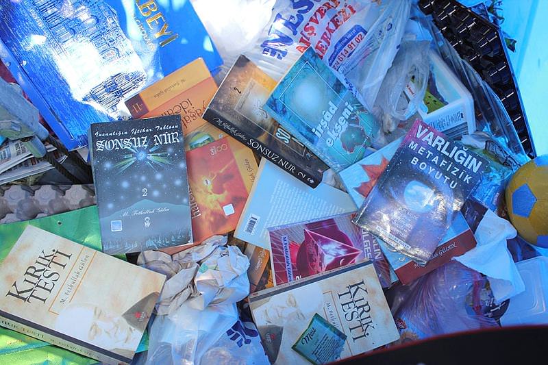 Çöp konteynerinde Gülen'e ait yayınlar bulundu-1