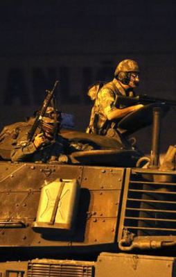 Bütün bunlar bir 'tiyatro' öyle mi?