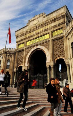 İstanbul Üniversite'sinde dev operasyon!