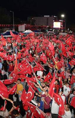 Meydanlar tıklım tıklım!