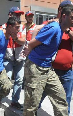 AK Parti il binasını basan FETÖ militanları tutuklandı