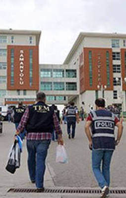 FETÖ'nün okulundan askeri kamuflaj çıktı