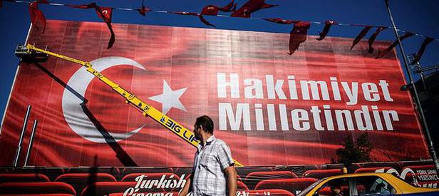 AKM’ye dev "Hakimiyet Milletindir" pankartı