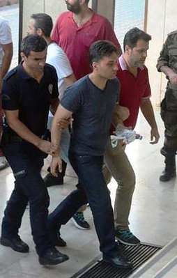 8 darbeci pilot tutuklandı